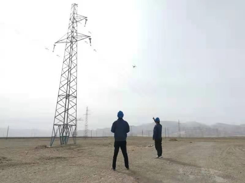 ドローンが青海省の電線を点検、効率が6割向上