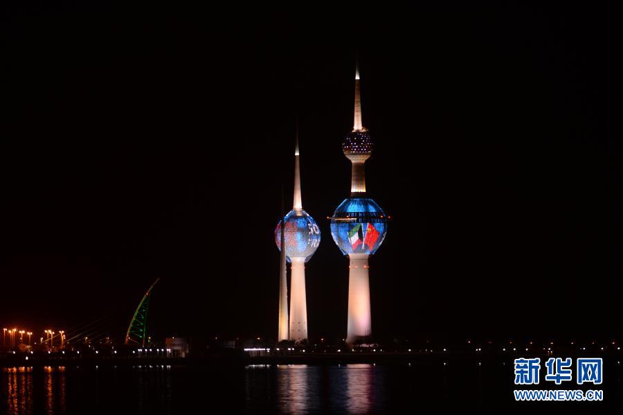 中国とクウェートの外交関係樹立50周年　タワーに両国国旗のライトアップ