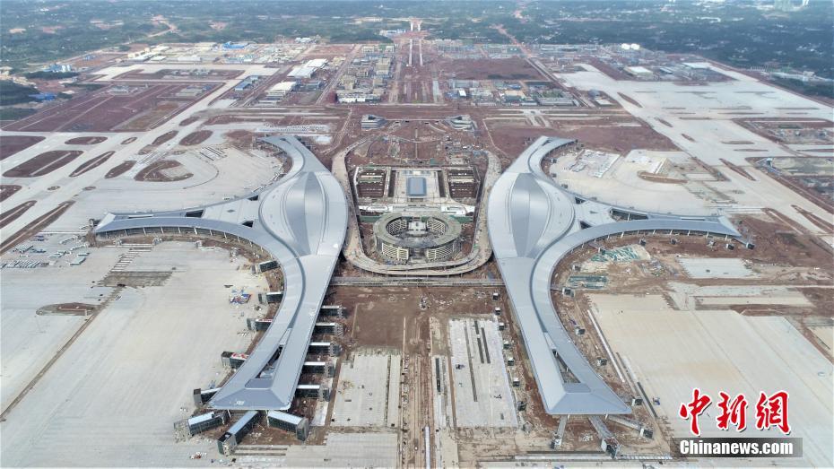 成都天府国際空港ターミナルビルの竣工と検収完了を祝う花火　四川省