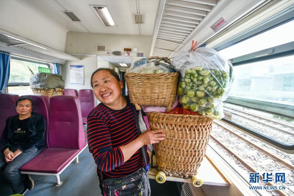 山地に住む人の「足」、烏蒙山脈を走る川黔線