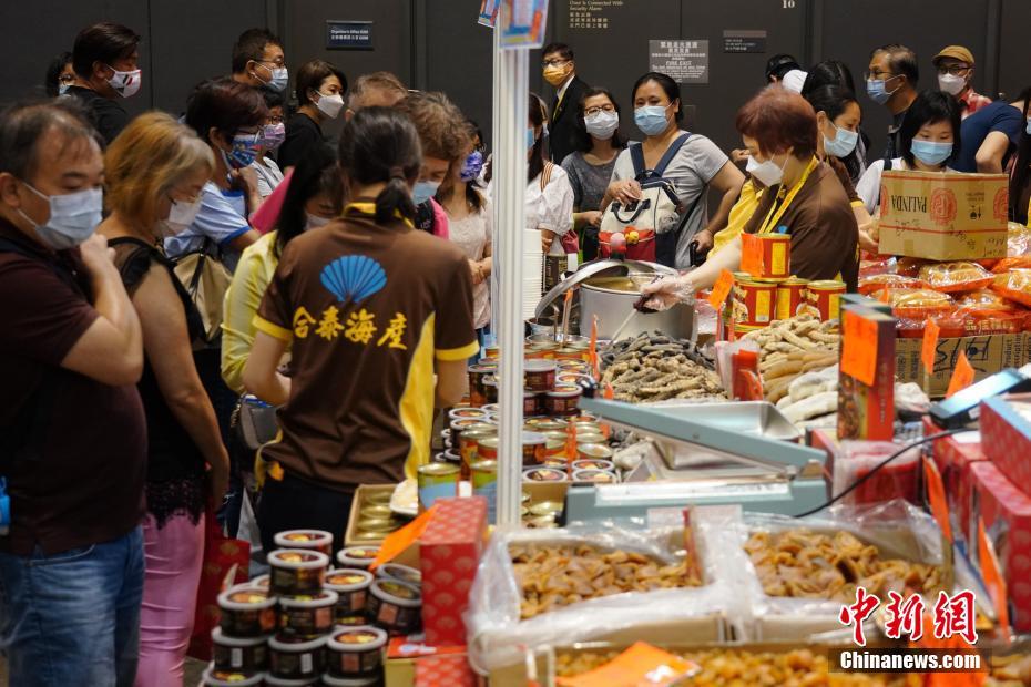 来場者はマスク着用、試食禁止　コロナ下の香港グルメイベント