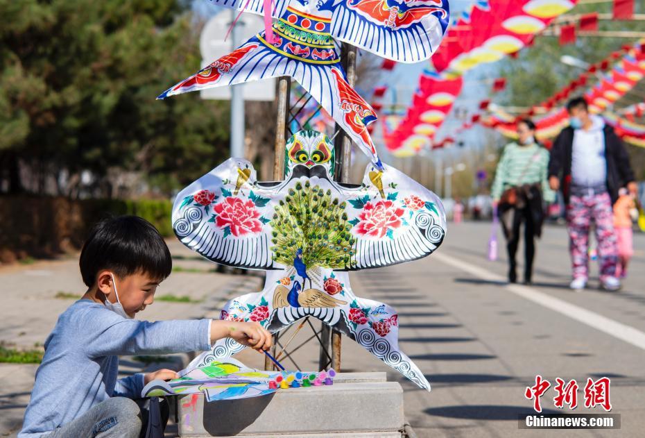 凧揚げで楽しむ三連休　北京