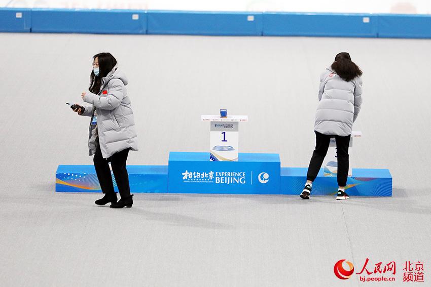 表彰式は「無接触方式」　北京の国家スピードスケート館で試合開催中