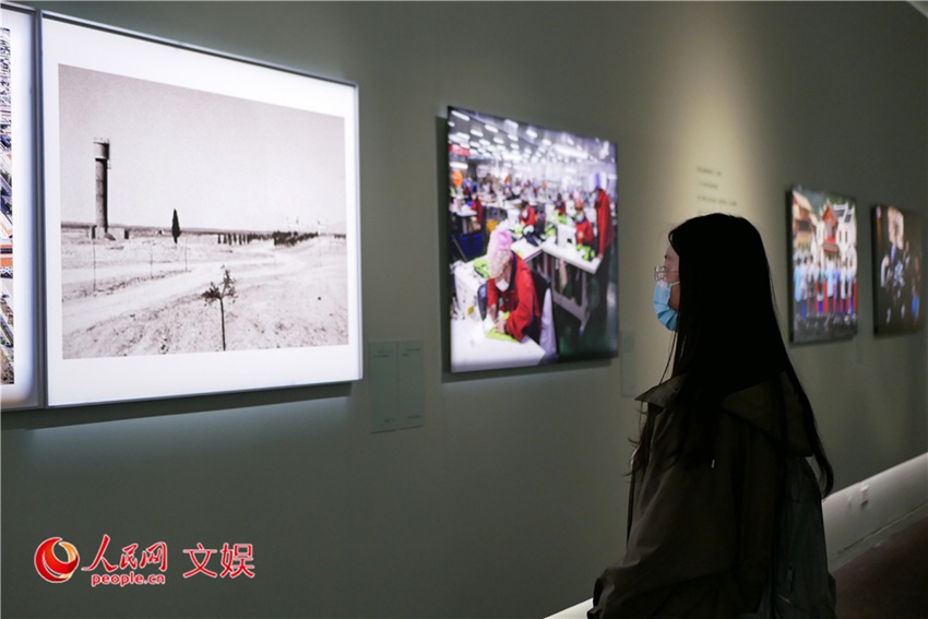 貧困脱却の快挙を伝える写真展が国家博物館で開幕
