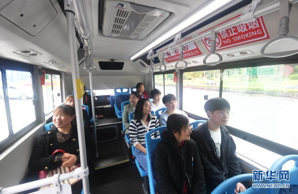 自動運転バスの運行スタート　重慶市永川区