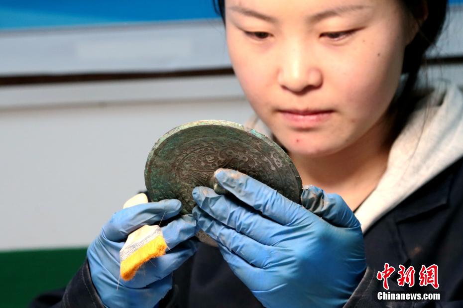 陝西省の墓地から漢代青銅鏡約80枚が出土