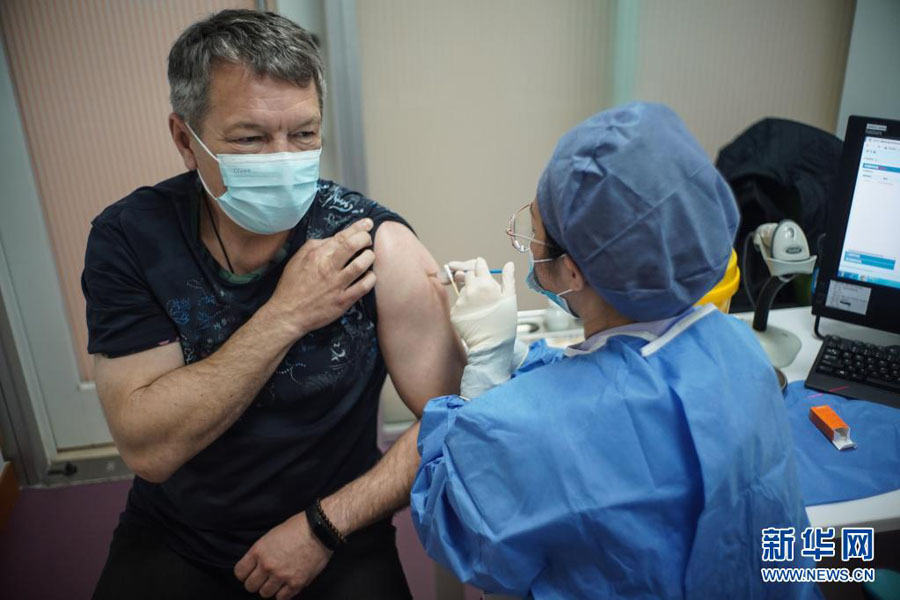 北京市で秩序よく進む外国人への新型コロナワクチン接種作業