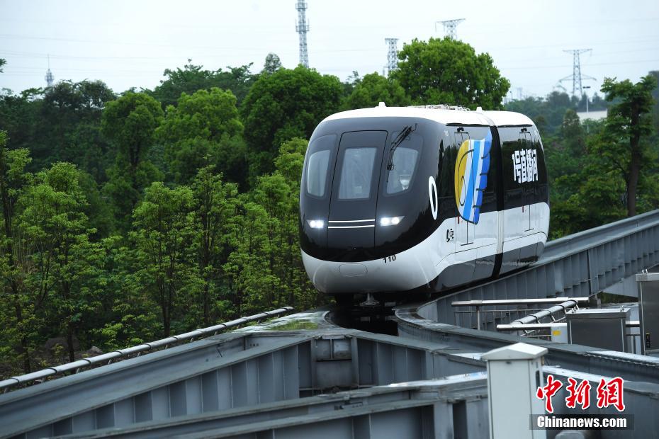 世界初の自動運転クラウドバス・モデル路線　重慶で開通