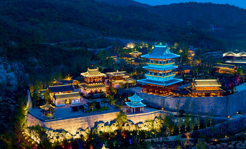 美しい伝統的な庭園に生まれ変わったかつての鉱坑　江蘇省南京市