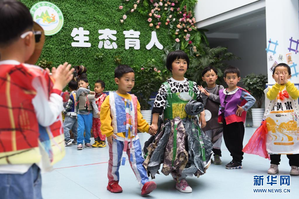 幼稚園で「エコ・ファッションショー」　浙江省湖州
