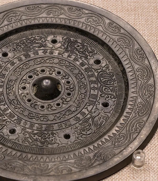 銘文に「中国」の文字！漢代の銅鏡5枚が清華大学芸術博物館で展示 