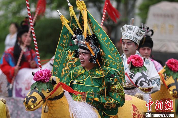 200年の歴史を誇る南京の禄口水荊墅村の伝統ショー・馬灯　江蘇省