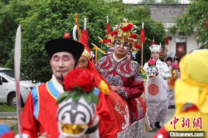 200年の歴史を誇る南京の禄口水荊墅村の伝統ショー・馬灯　江蘇省