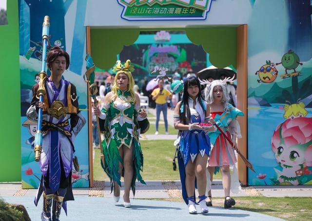杭州の花畑でアニメカーニバル開催