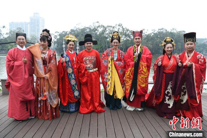 大陸部と台湾地区出身のカップルが伝統的な結婚式を体験　福建省福州