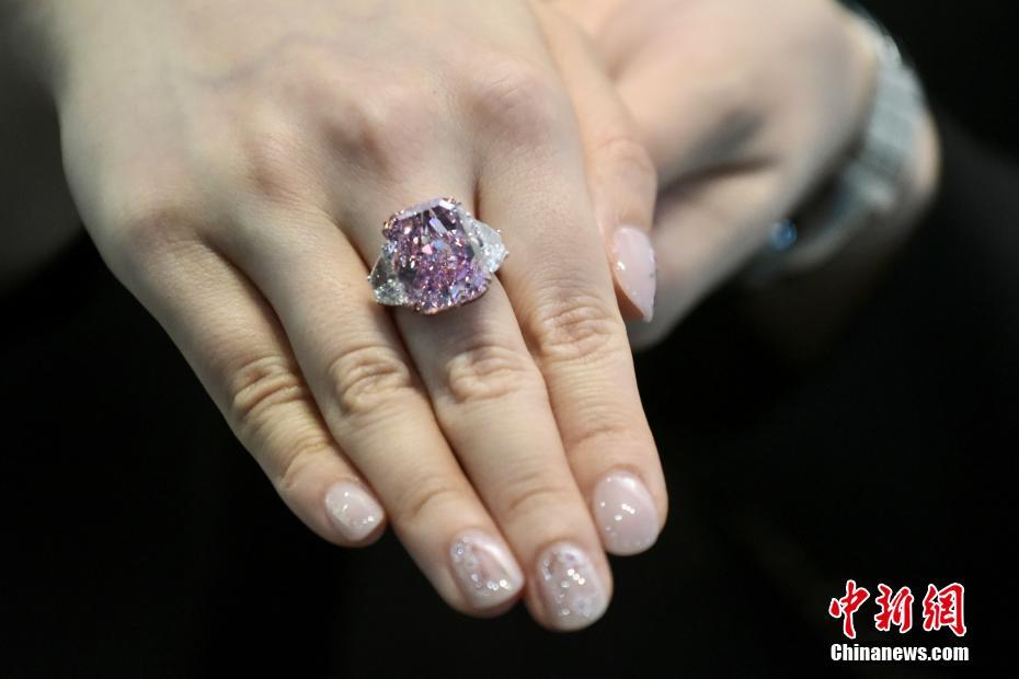 クリスティーズ香港、オークション史上最大の桜色ピンクダイヤを出品