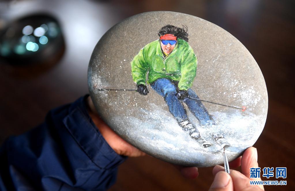石に描く冬季五輪！ウインタースポーツの魅力を表現　河北省張家口
