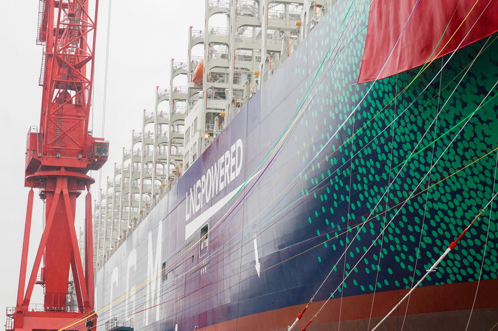 中国建造のエコ型メガコンテナ船引き渡しへ　上海