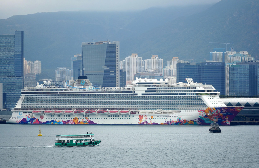 香港啓徳（カイタック）クルーズターミナルに停泊するクルーズ船（写真著作権は人民視覚が所有のため転載禁止）。