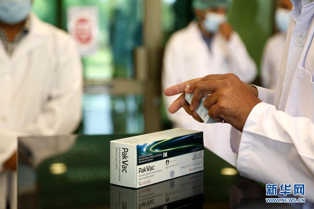 パキスタンのイスラマバードで、現地充填により生産された中国カンシノ社製新型コロナワクチン（6月1日に撮影）。