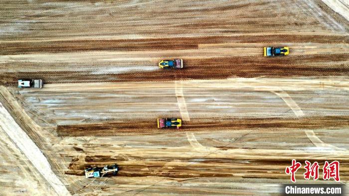 高速道路の敷設工事に「無人運転」技術を導入　甘粛省