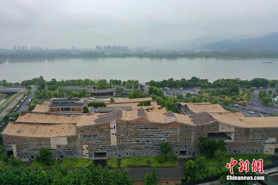 上空から撮影した元代の水墨画に描かれた風景　浙江省杭州