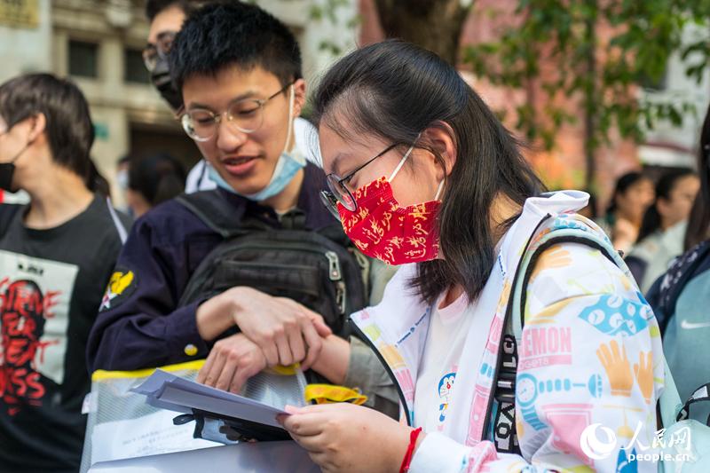 2021年大学入試初日、中国全土の受験生が会場入りする瞬間をキャッチ！