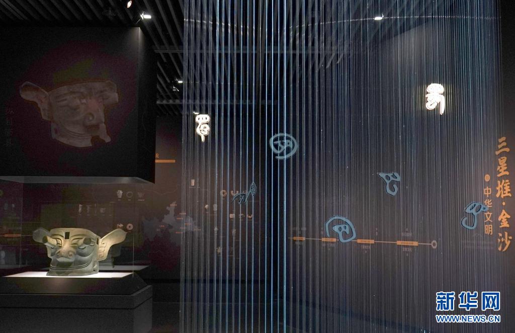 6月7日、奉賢博物館で開幕する「古蜀の光」三星堆・金沙遺跡出品展の会場入口（撮影・任瓏）。