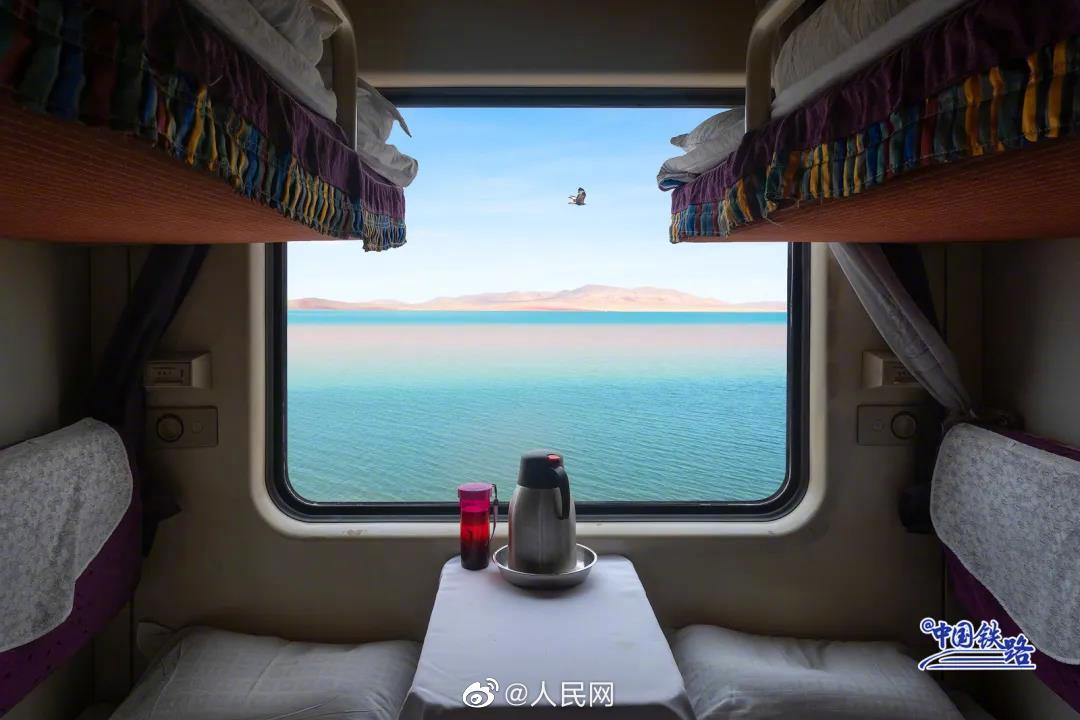 中国の鉄道の旅、美しい車窓からの風景