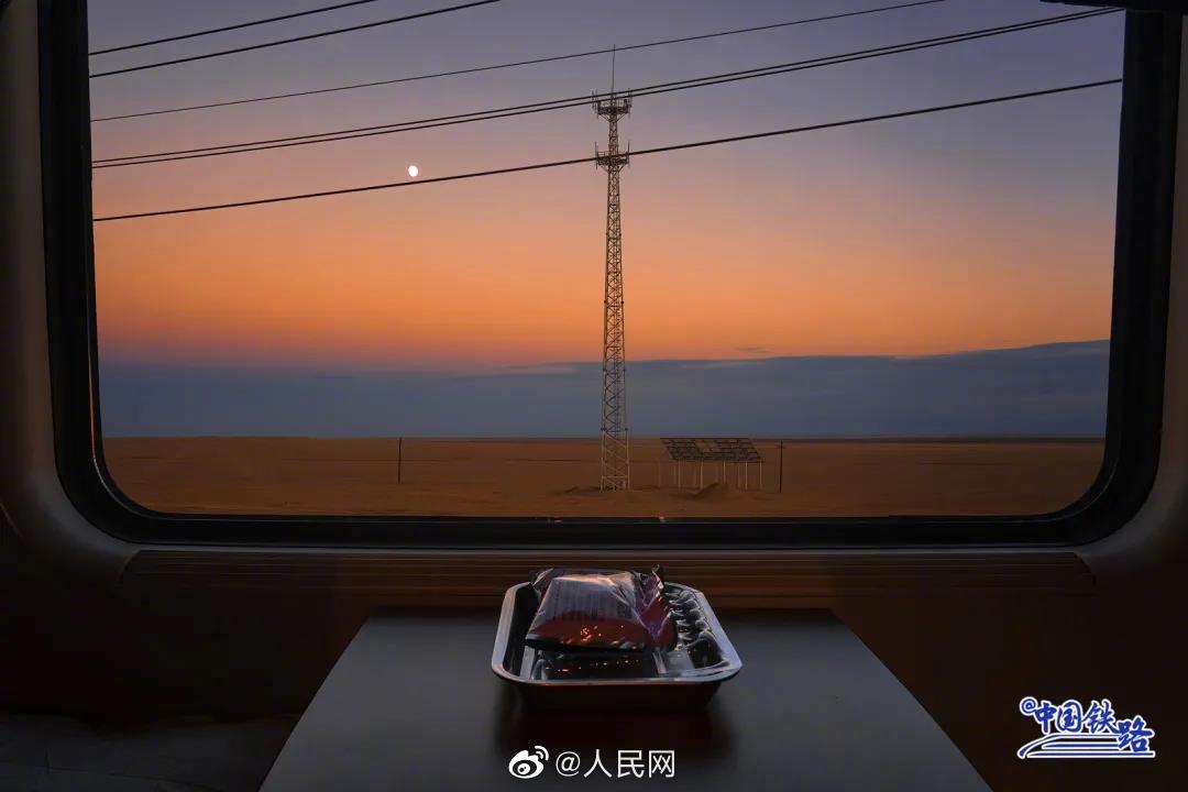 中国の鉄道の旅、美しい車窓からの風景