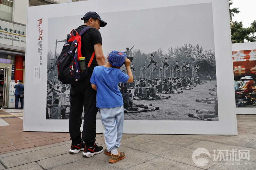 庶民の100年の生活を記録した写真展が北京・王府井で開催中