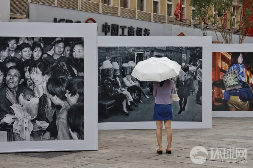 庶民の100年の生活を記録した写真展が北京・王府井で開催中