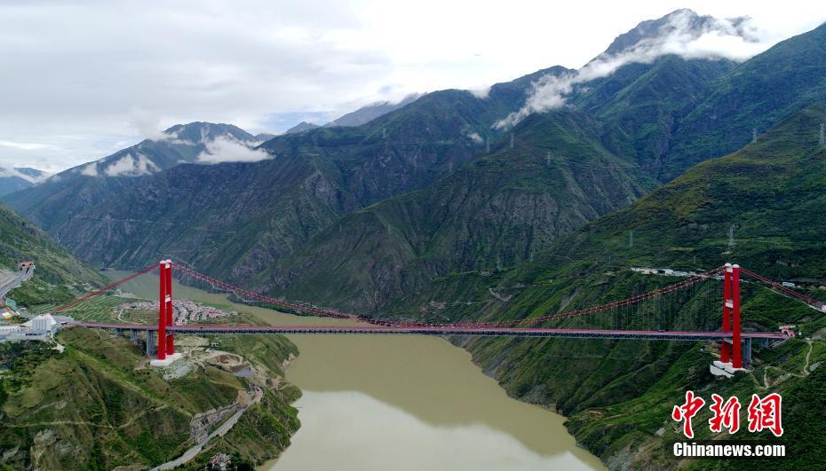天険と恵みの大渡河に架かる四川とチベット結ぶ大橋