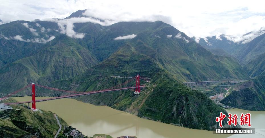 天険と恵みの大渡河に架かる四川とチベット結ぶ大橋