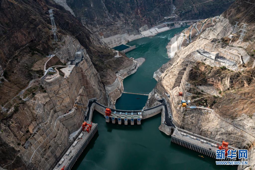 世界7位の烏東徳水力発電所がフル稼働