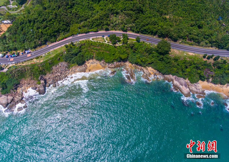 上空から撮影した「最も美しい」観光シーサイド道路　海南省万寧