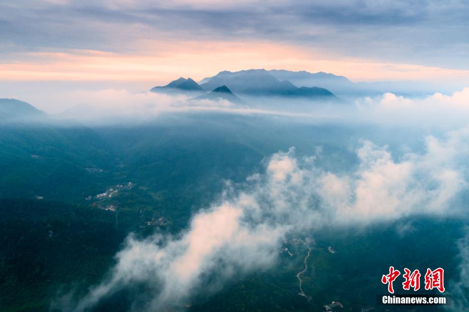 上空から見た江西省九江市天花井国家森林公園の様子（撮影・祝興勇）。