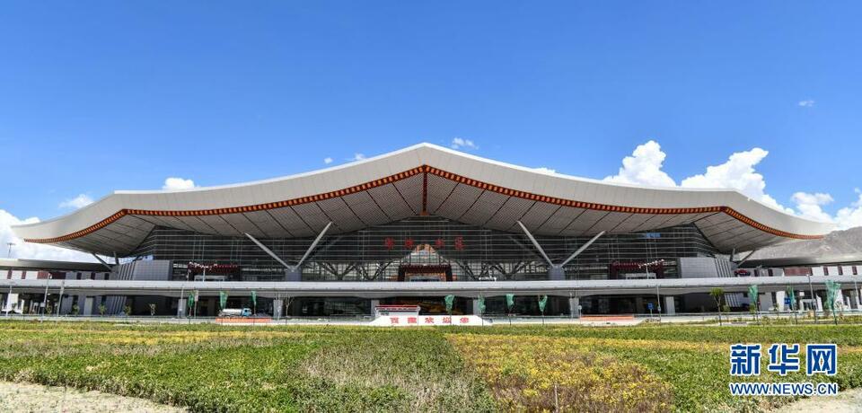 6月30日、ラサ・クンガ国際空港第3ターミナルビルの外観（撮影・晋美多吉）。