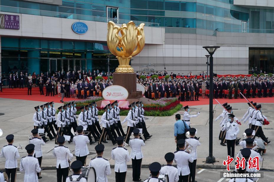 香港特区成立24周年祝賀行事、国旗護衛隊が初めて中国式行進で入場