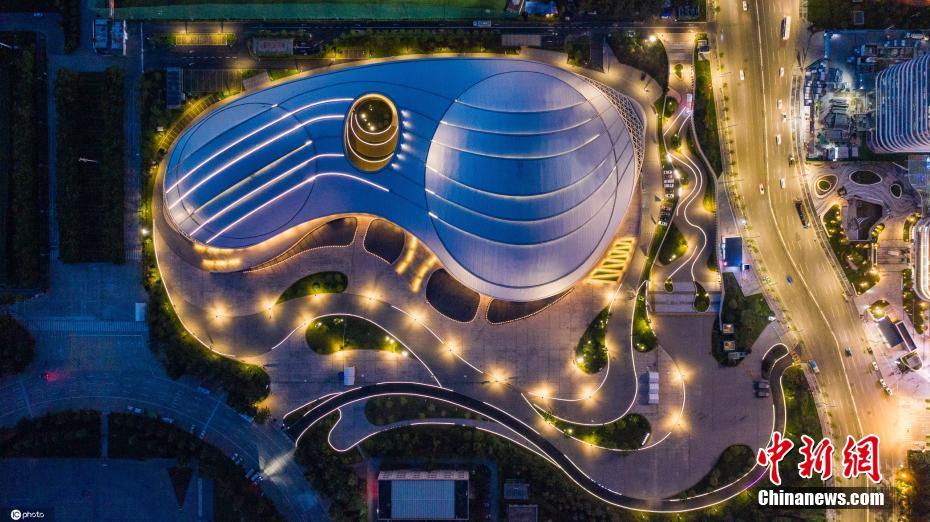 上空から撮影した陝西オリンピックスポーツセンターの美しい夜景