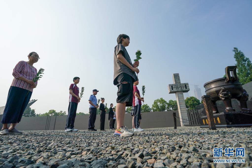 響きわたる「平和の鐘」の音　江蘇省南京