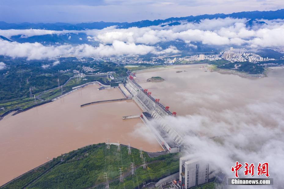 集中豪雨で三峡ダムの水位上昇