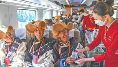 チベット高原を駆ける高速列車「復興号」