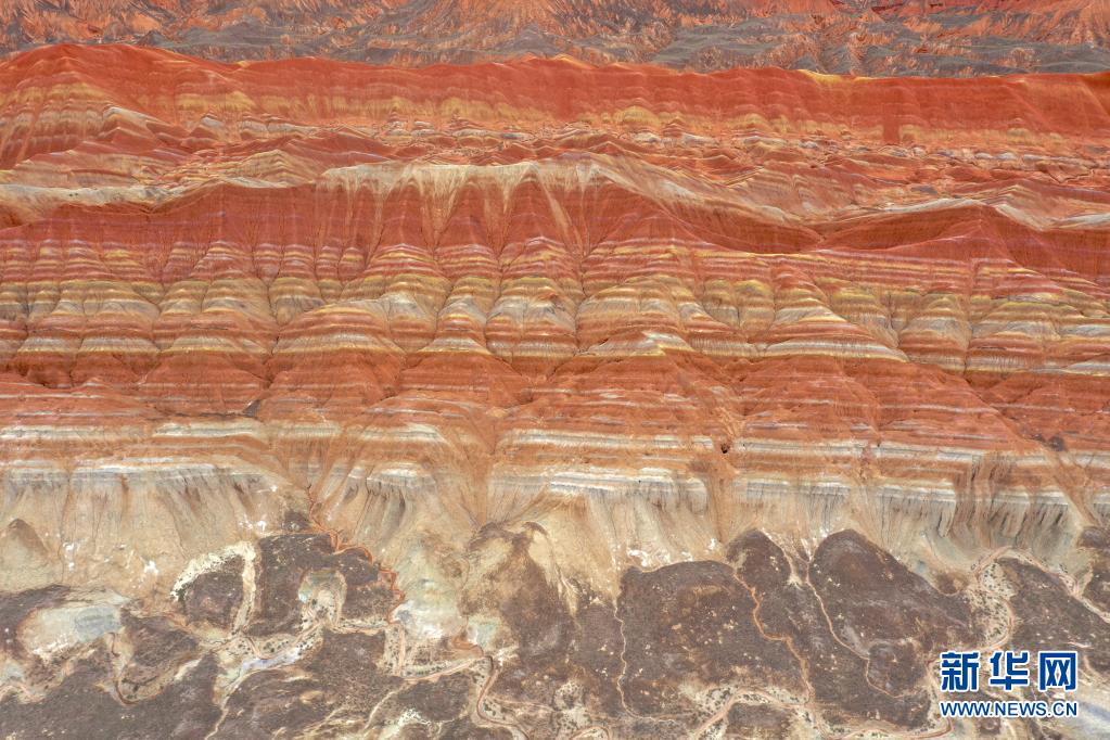 鮮やかな色彩の絵画のような張掖世界地質公園　甘粛省張掖