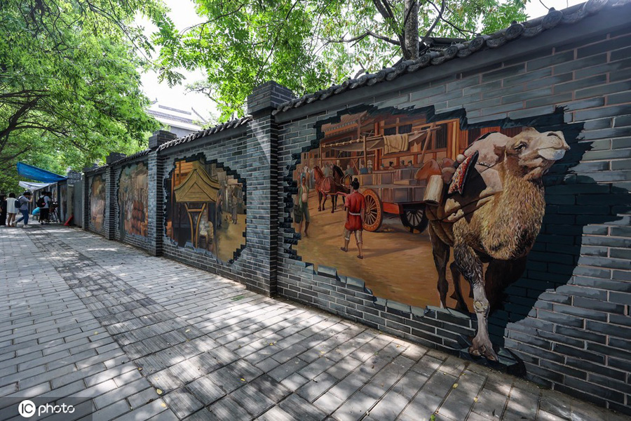 西安の古い壁が唐代風の壁画に変身　陝西省