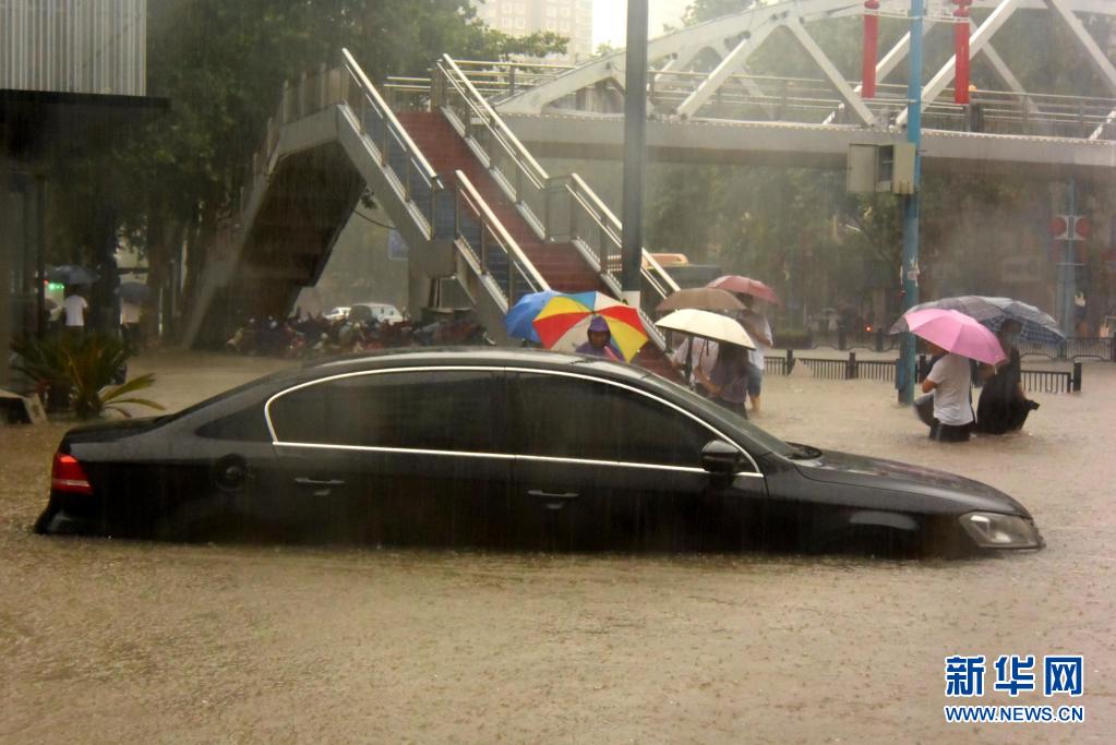 豪雨で33人死亡、7省が支援のため現地入り　河南省鄭州