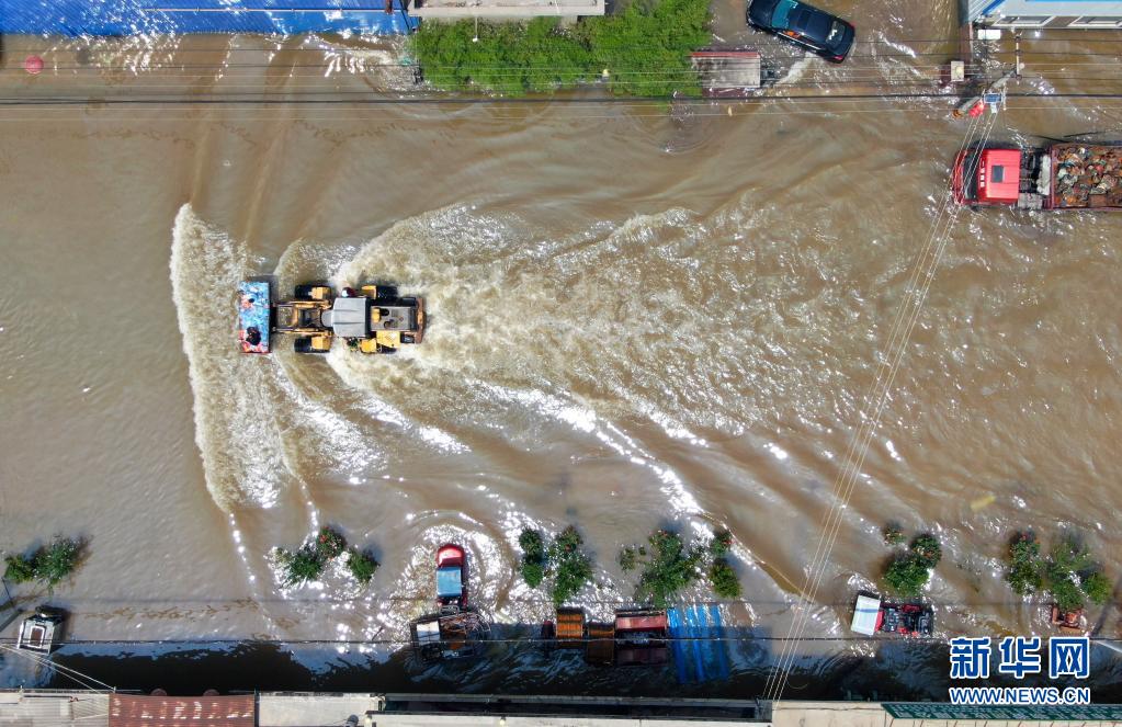 豪雨被害が深刻な地域で1万人以上が避難　河南省新郷市