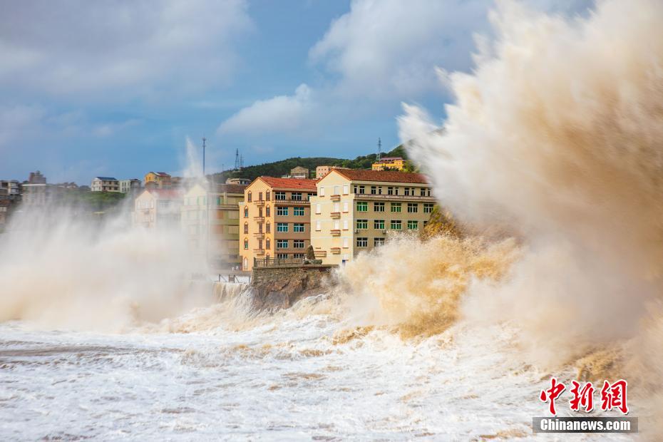 台風6号「インファ」が接近した浙江省沿岸の様子（撮影・徐偉傑)。