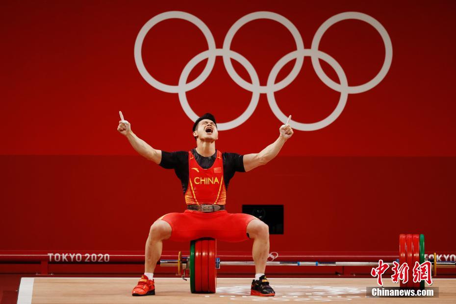 東京五輪のウエイトリフティング男子73キロ級に出場した中国の石智勇選手（撮影・韓海丹）。