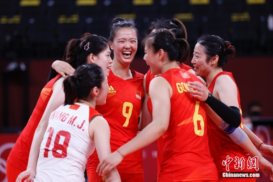 7月31日、ポイントを獲得し喜ぶ中国チームの選手たち（撮影・韓海丹）。